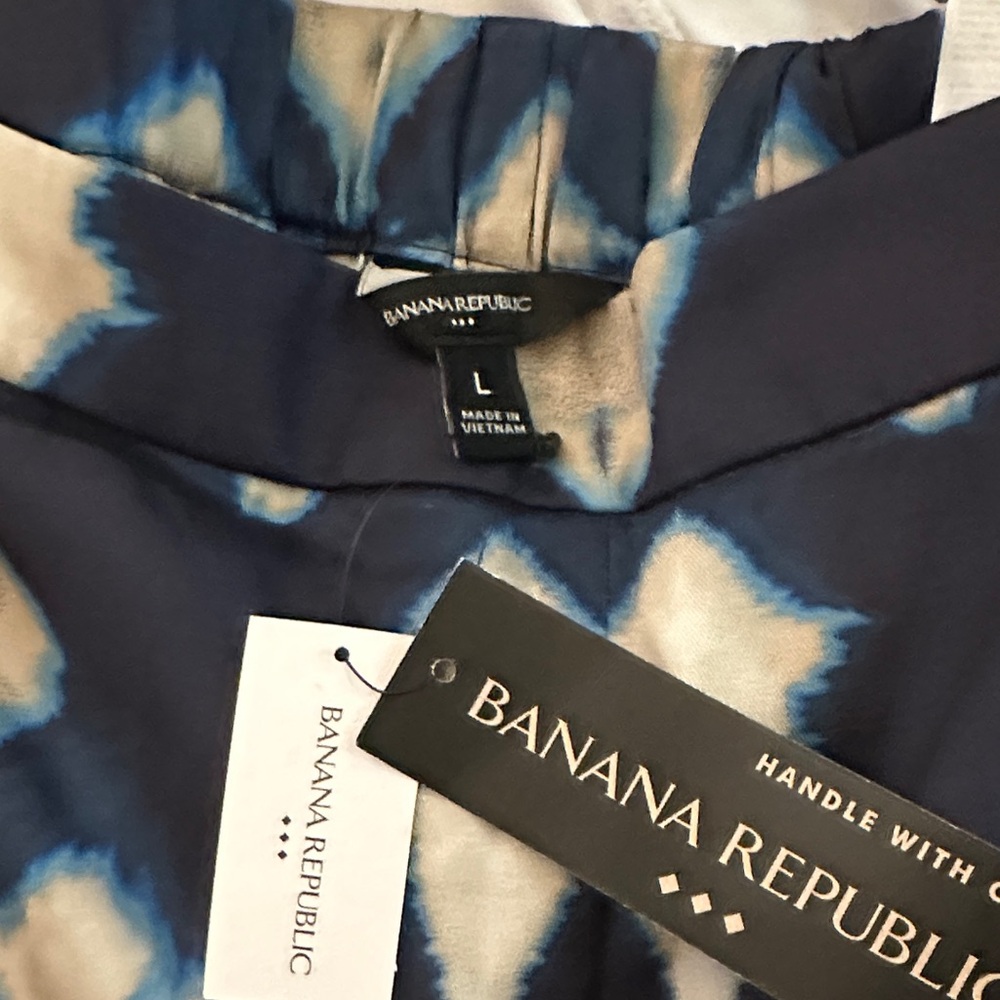 Banana Republic Factory Navy and Cream Ikat patterned pants.